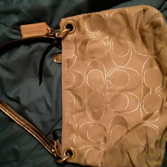 Coach Medium sized shoulder bag. - Picture 2 of 6